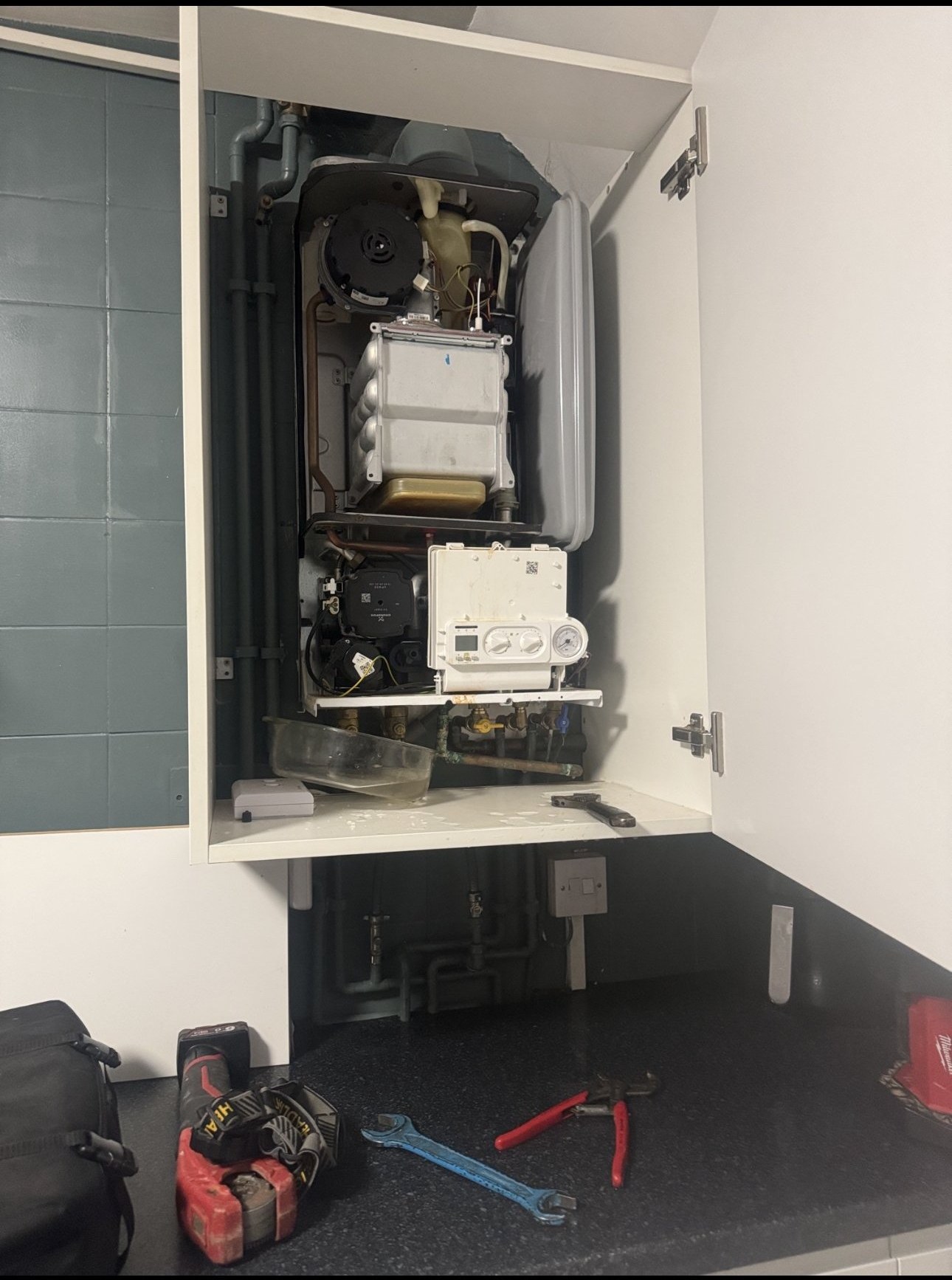 Combi boiler installation with condensate and gas connections
